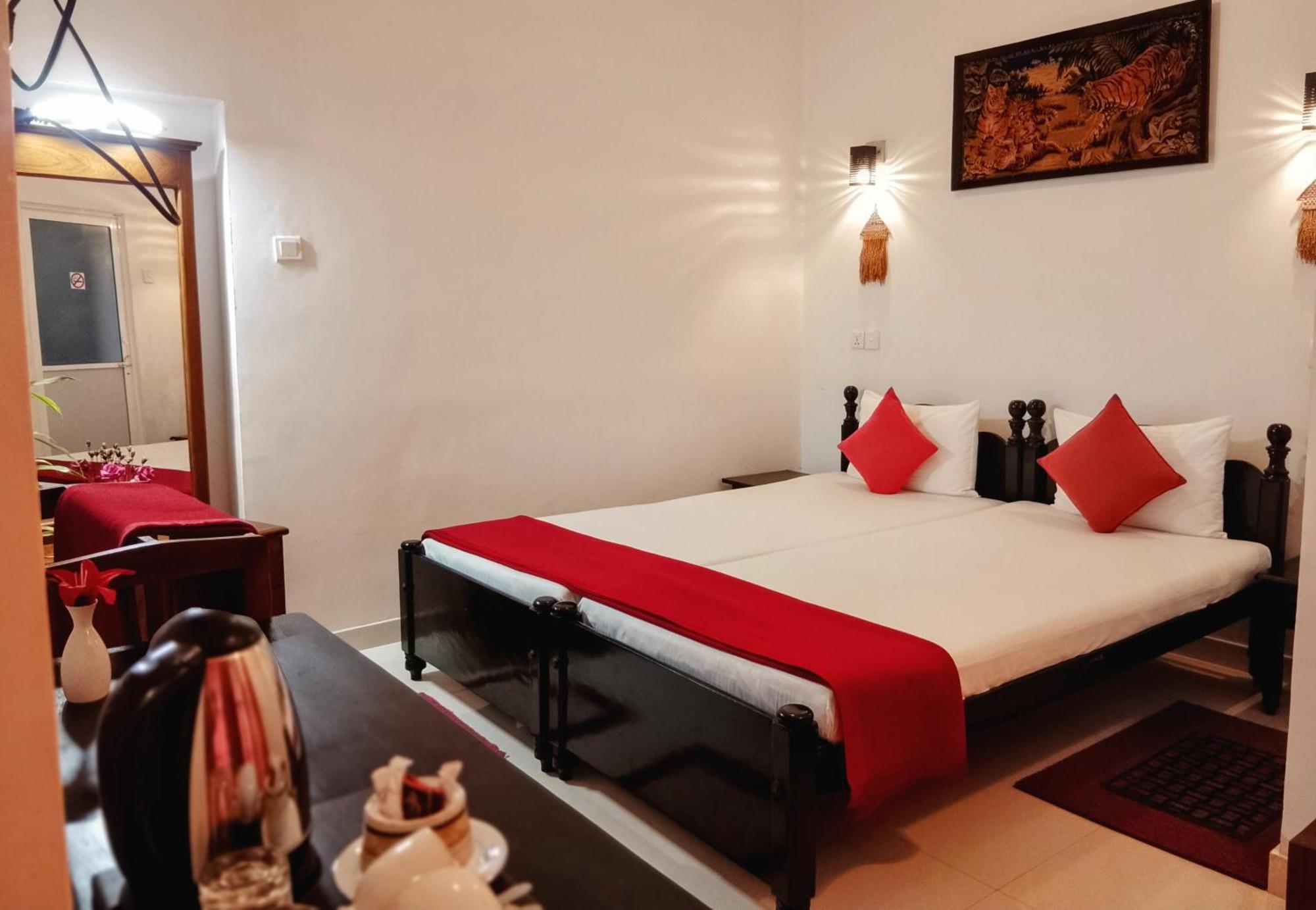 Imaaga Kandy Residence Luaran gambar